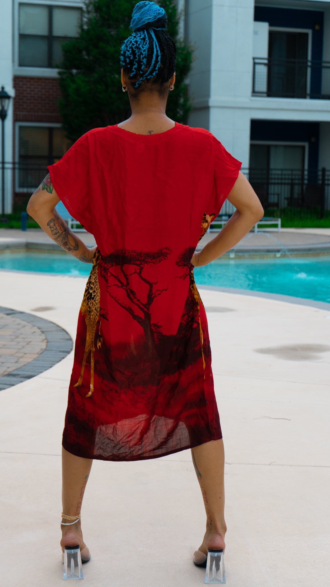 VANEE Giraffe Print Red Kaftan Dress – 100% Rayon – One Size Fits Most | Sold by Synolo Sigma
