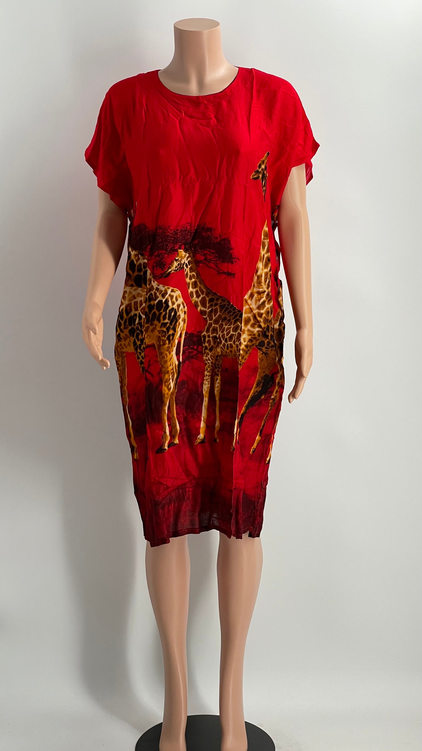 VANEE Giraffe Print Red Kaftan Dress – 100% Rayon – One Size Fits Most | Sold by Synolo Sigma